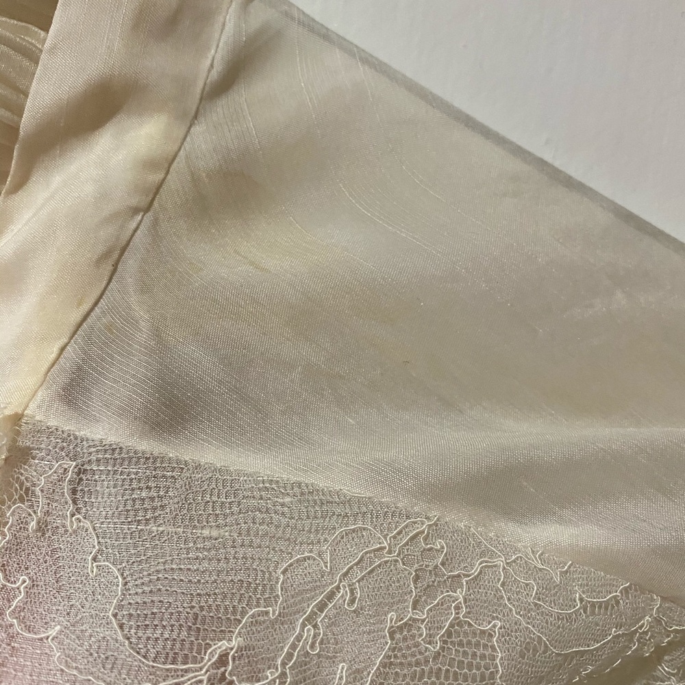 SOLD Oscar de la Renta Ruffle top 6 ASO Gossip - Picture 11 of 14